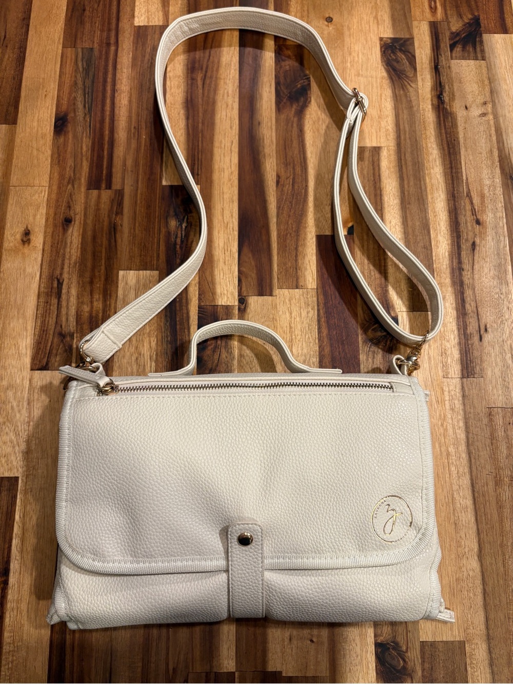 Zaveena Ivory Leather Look Portable Diaper Changing Pad. Like New